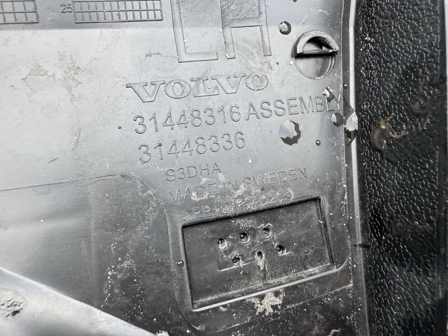 VOLVO XC40 2017-2024 FRONT LEFT DOOR MOLDING TRIM P/N 31448316 GENUINE