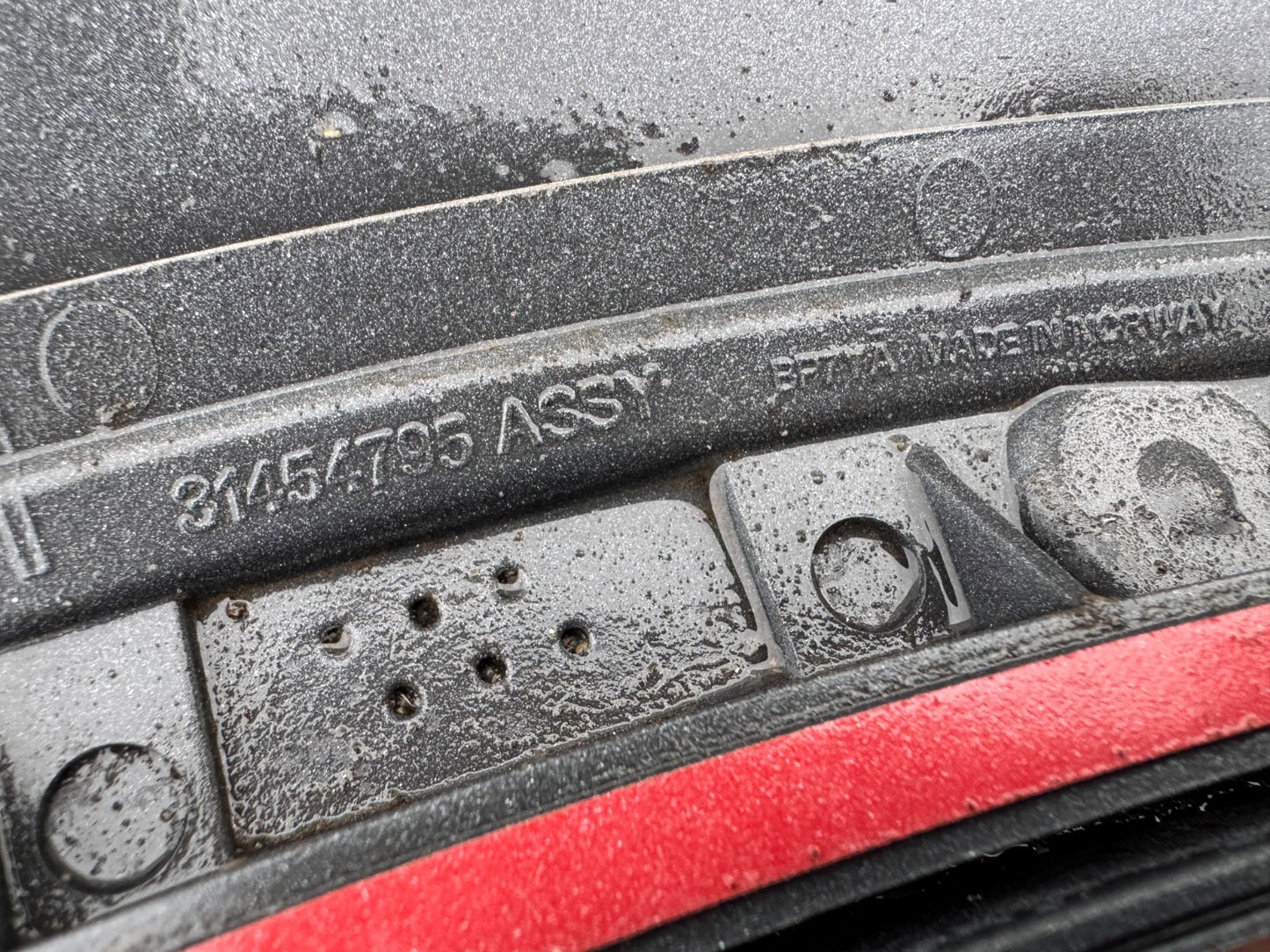 VOLVO XC60 FRONT LEFT SIDE WHEEL ARCH MOULDING TRIM 31650202 31454795 PDC VERSIO