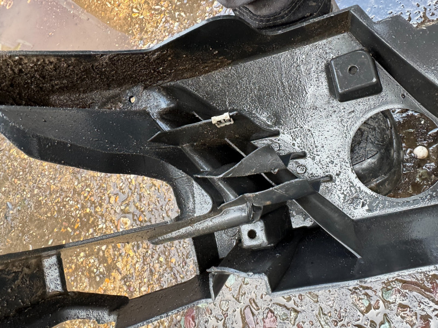 FORD ECOSPORT 2018-2023 REAR BUMPER BRACKET SUPPORT GENUINE GN1517B892A