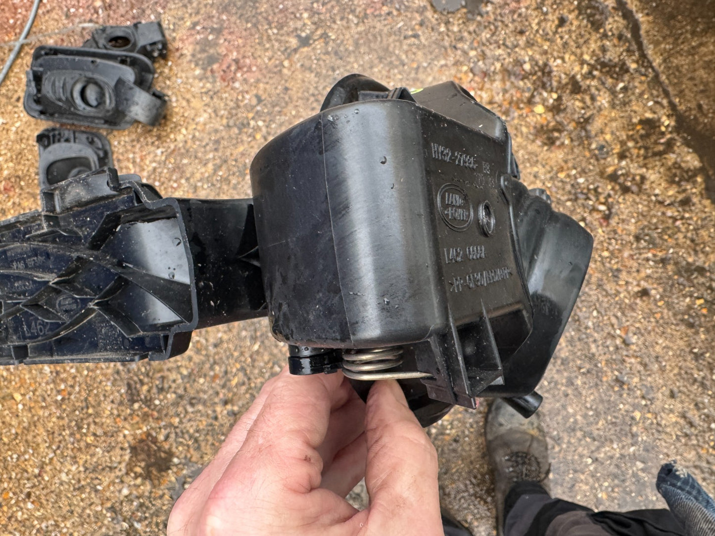 2024 DISCOVERY 5 FUEL FILLER FLAP DOOR CAP HY3227936BB L462 2017 - ON