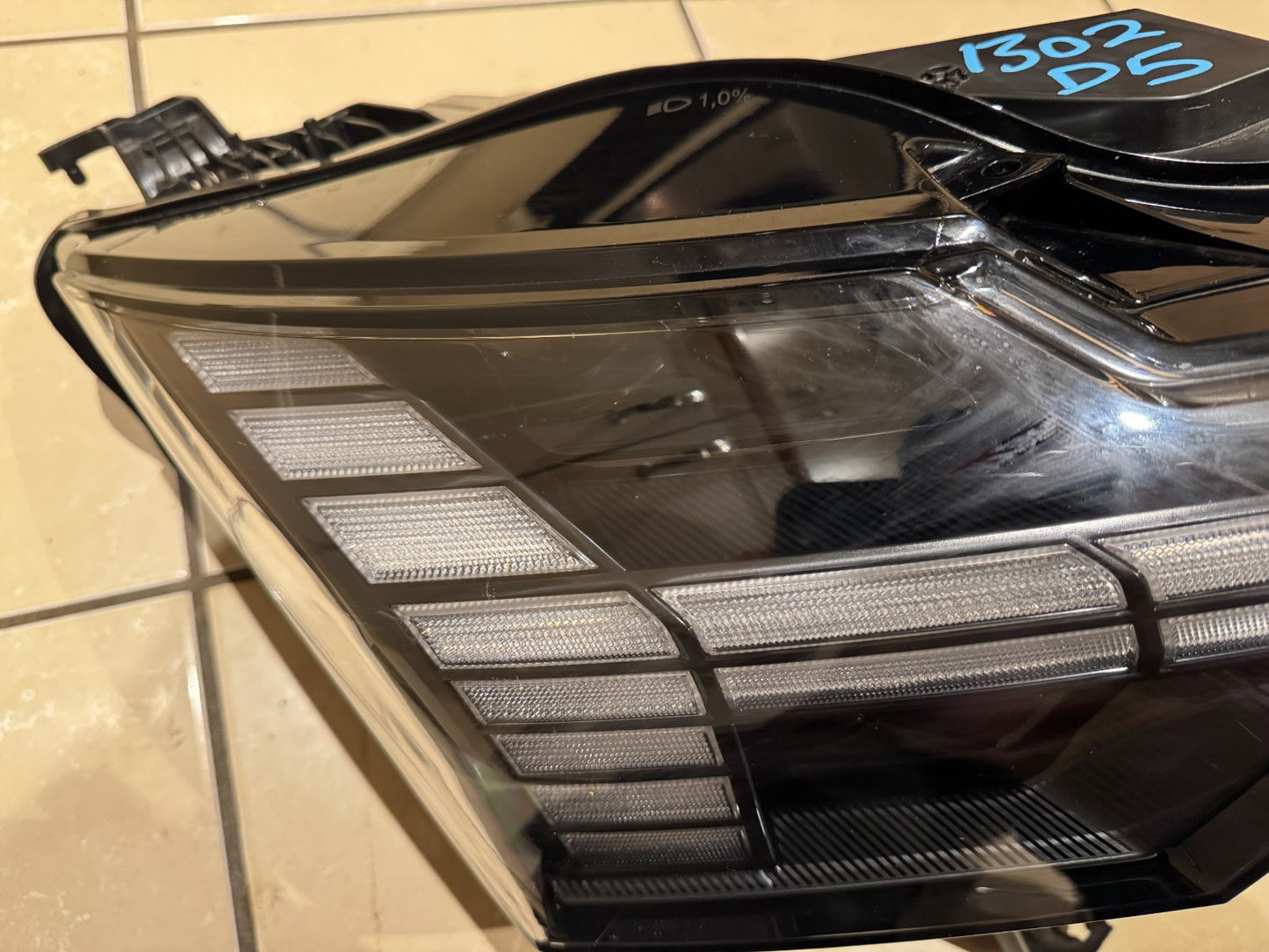 2024 Volvo Ex30 Right Side Headlight 80000624 DAMAGED