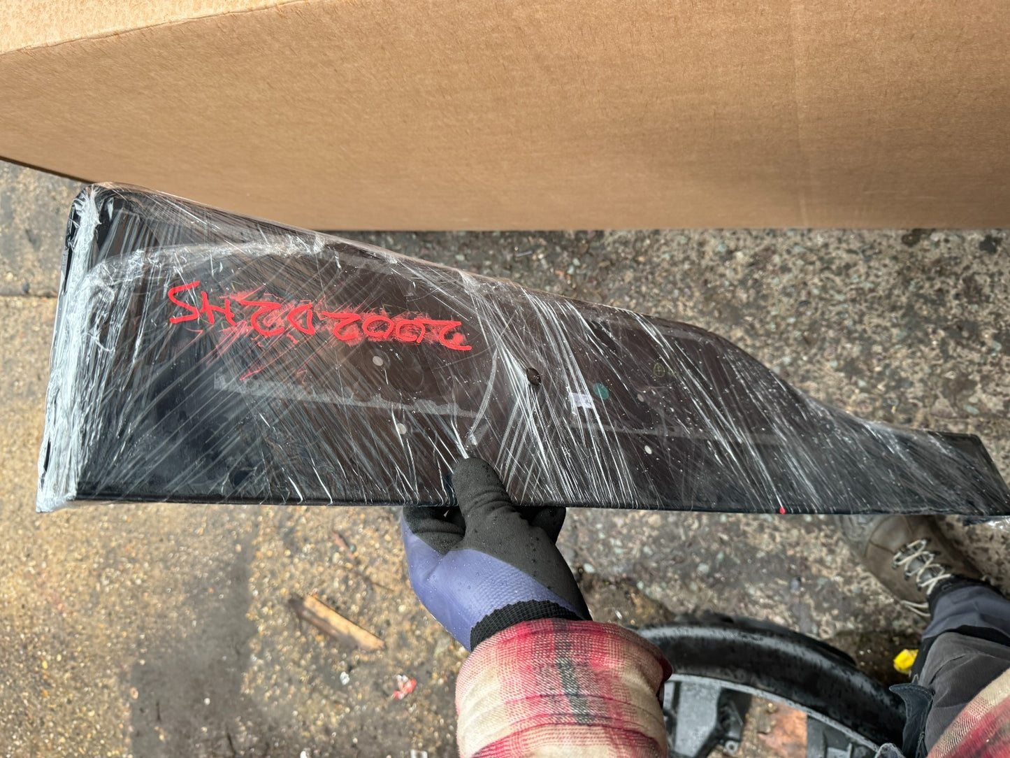 2025 Land Rover Discovery Rear Bumper Number Plate Holder 17 ON MY42-13418-D