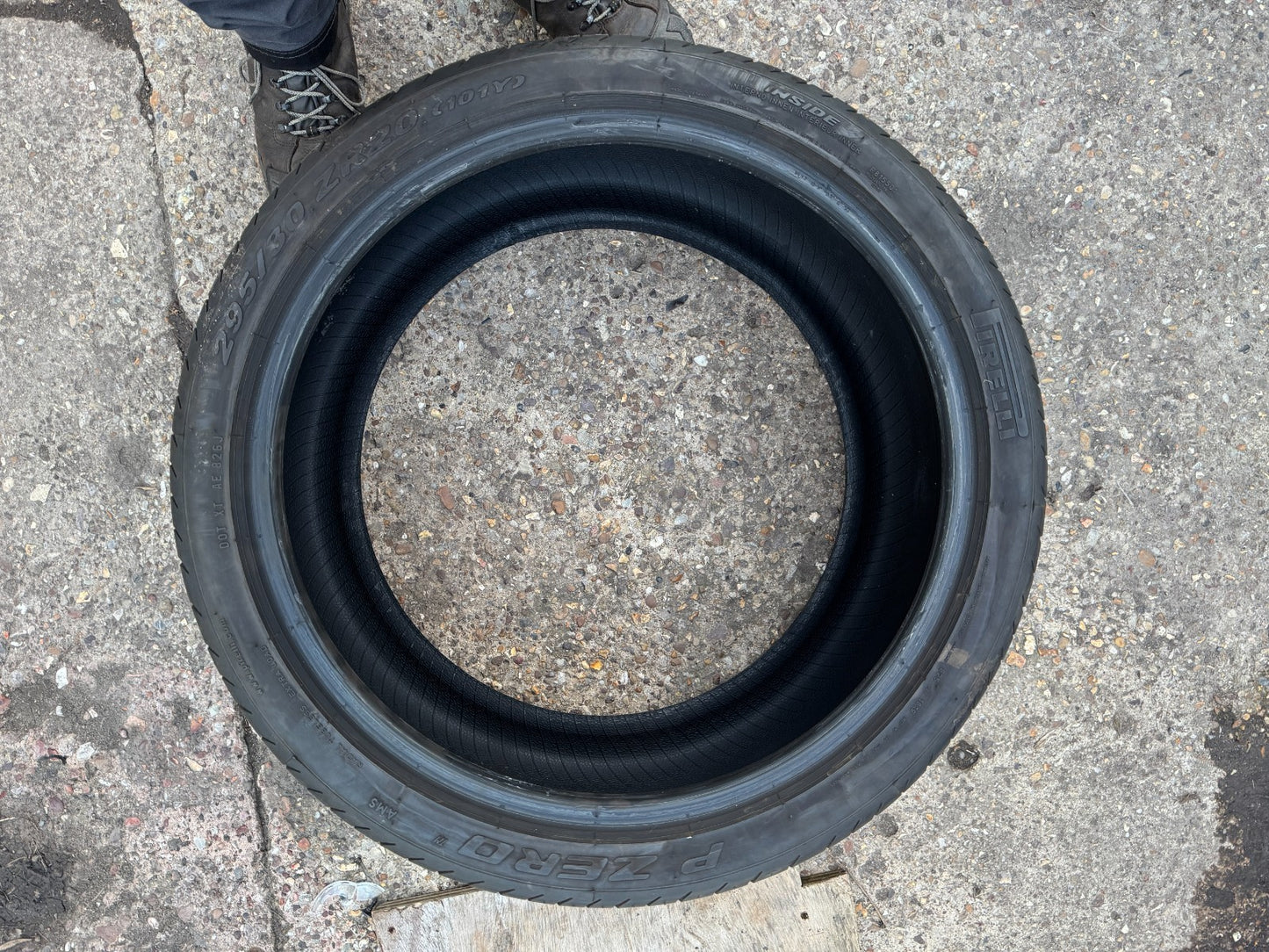 PIRELLI 295 30 20 (101Y) TYRE P ZERO EXTRA LOAD 5.5MM 2023 min cosmetic damage