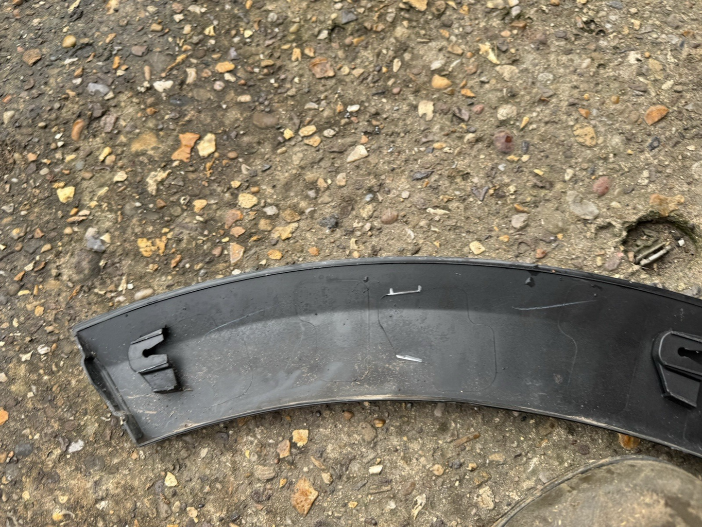 KIA NIRO 4 MK2 Plastic Arch Trim Front Right 87714AT100