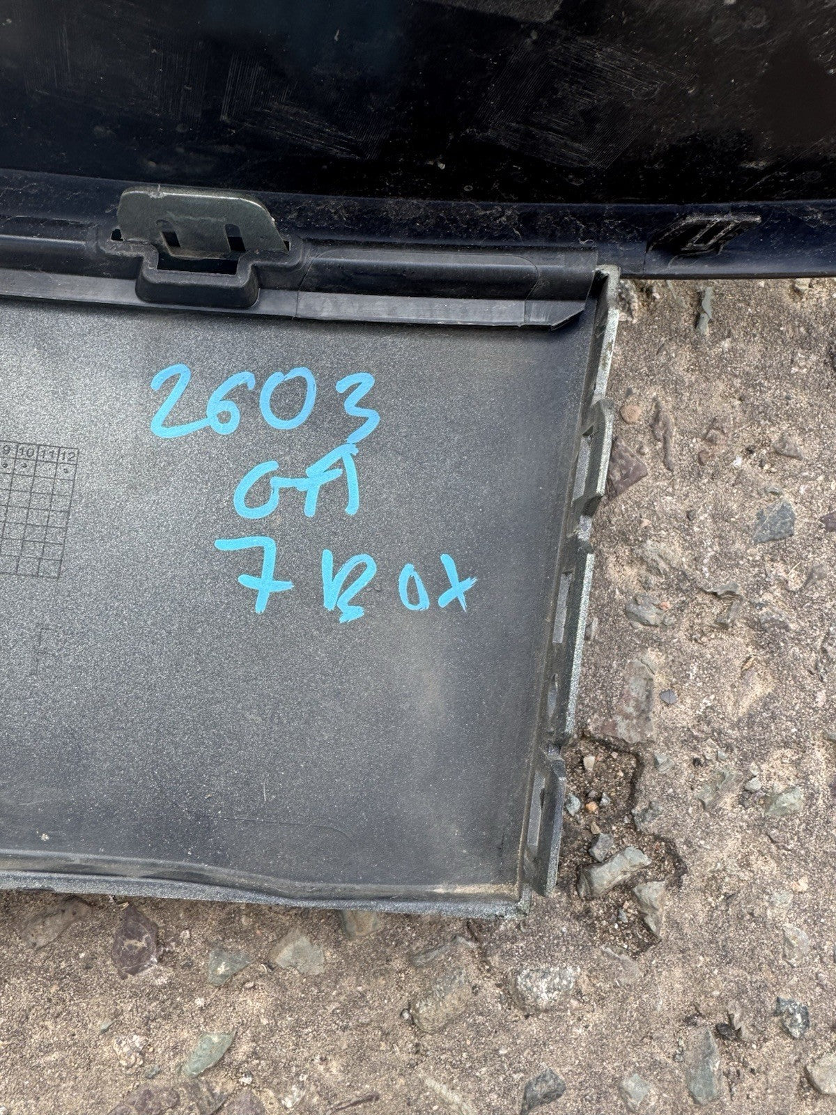 LAND ROVER DEFENDER L663 19-22 FRONT BUMPER RIGHT SIDE PART L8B2-17B875-A