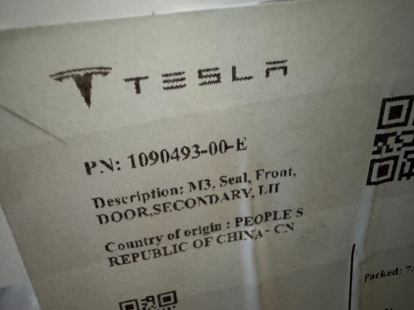 Brand New GENUINE Door Seal For Tesla MODEL 3 17- 1090493-00-D