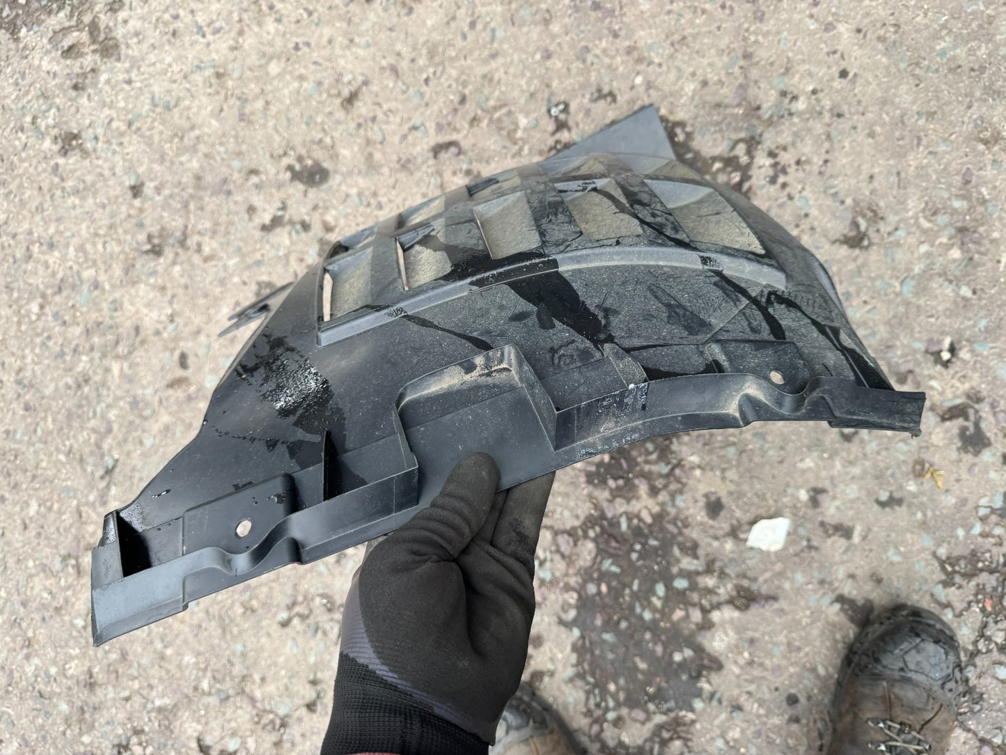 Genuine Defender L663 Front Left Splash Guard L8B2-16A574-AD L8B216A574AD