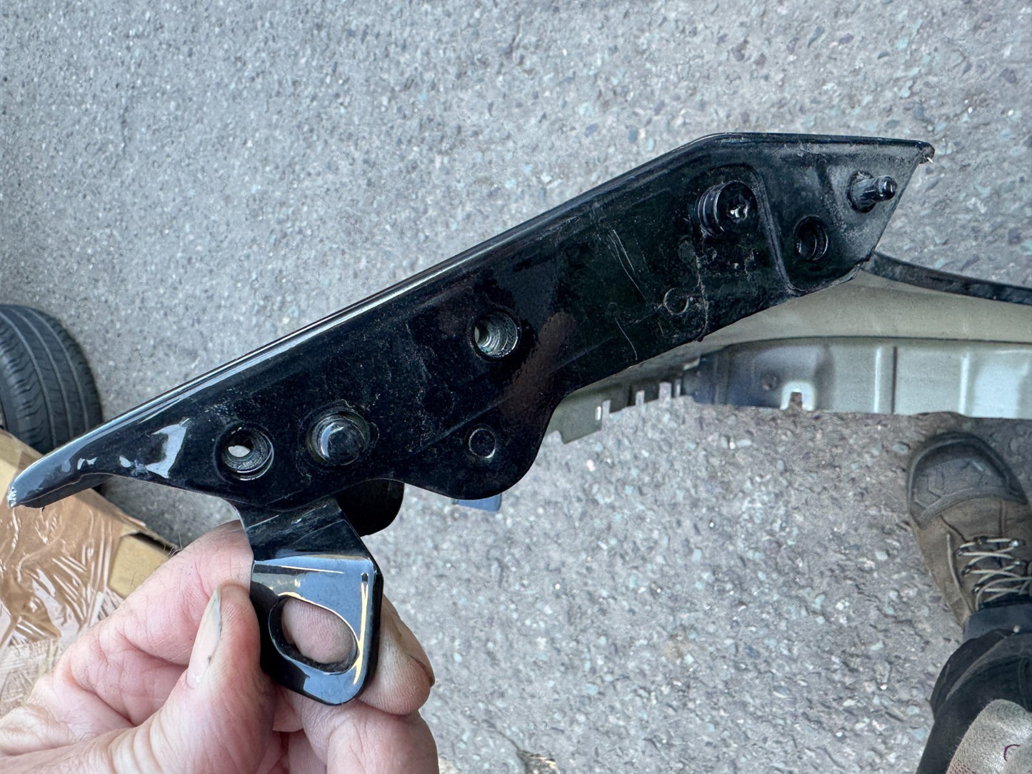 GENUINE Range Rover Velar L560 Front Left Wing J8A216A183 DAMAGED