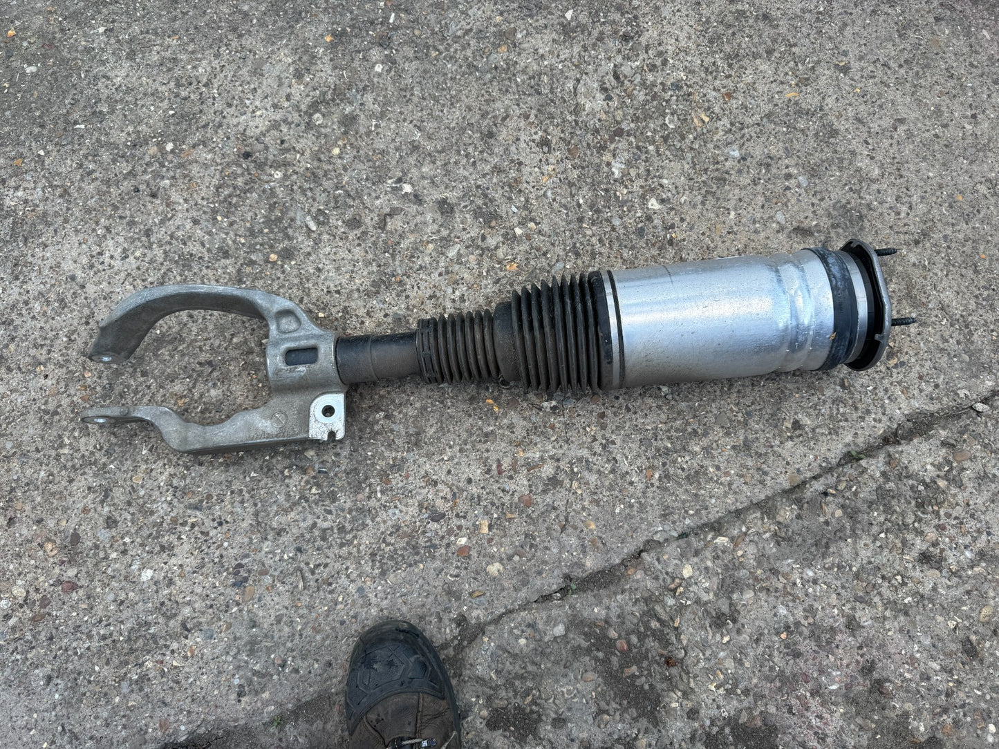 2025 LAND ROVER DISCOVERY L462 FRONT SHOCK LEFT MY423C286AB