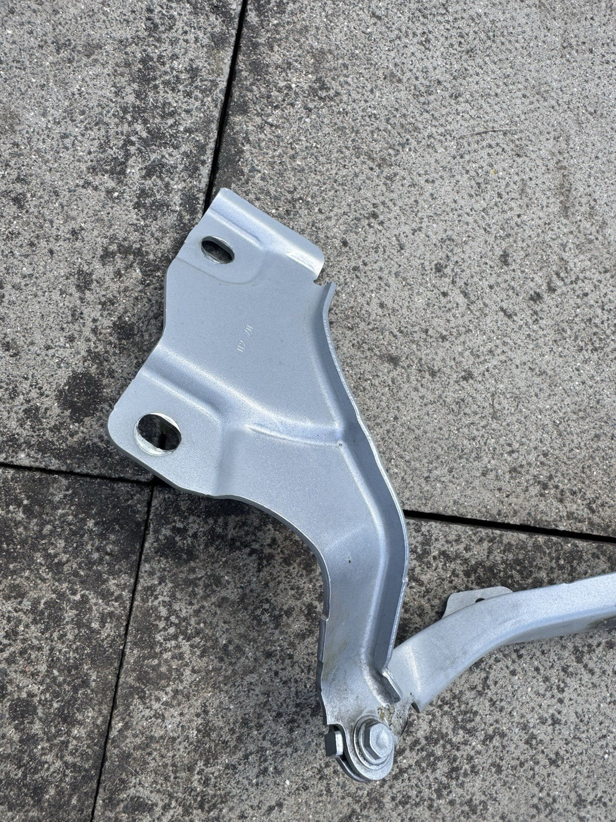 GENUINE AUDI Q2 81A FRONT RIGHT GREY BONNET HINGE 2016-2024 81A823302D