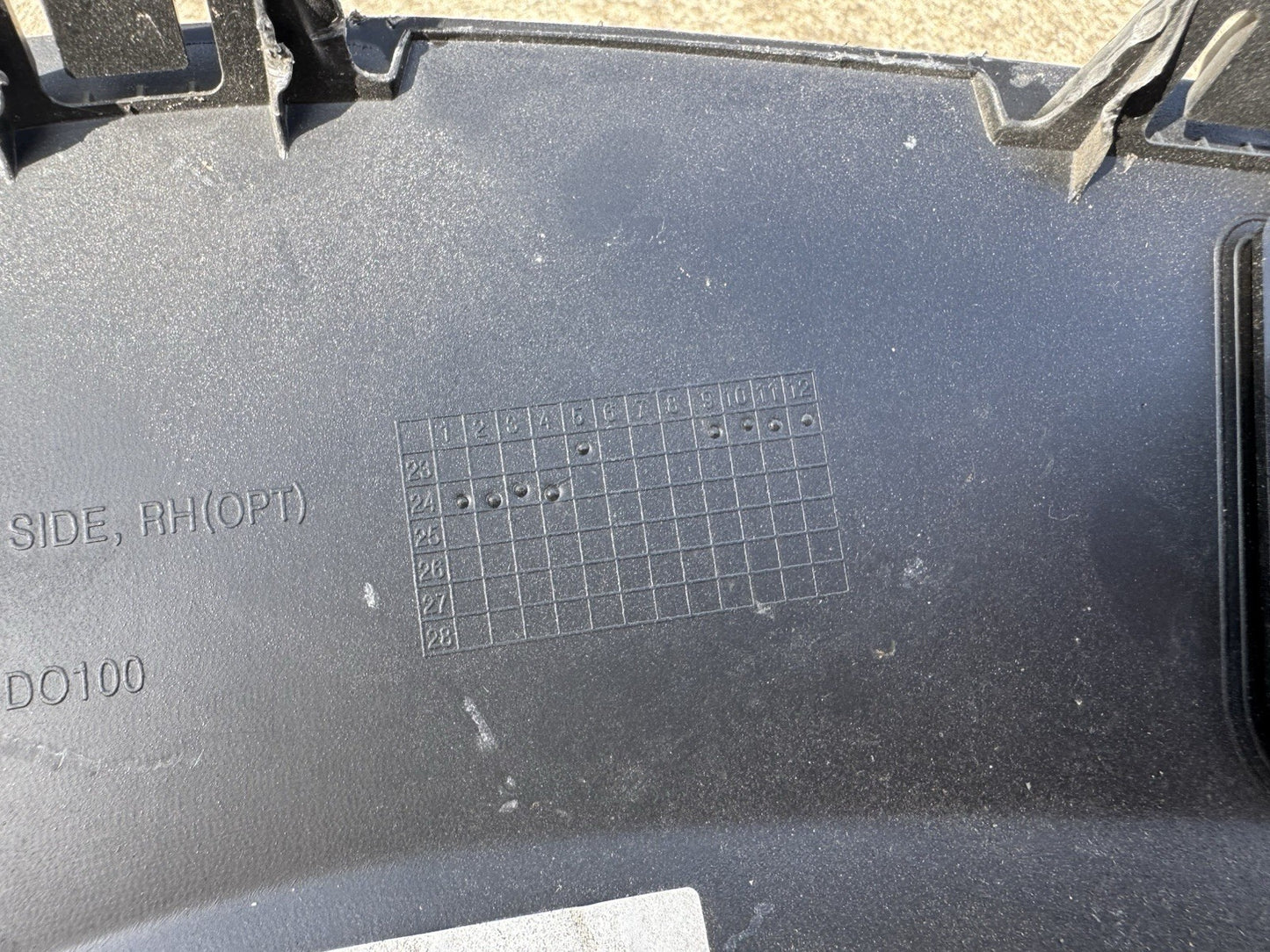 kia quarter garnish 877D2-DO100 RH 2023on