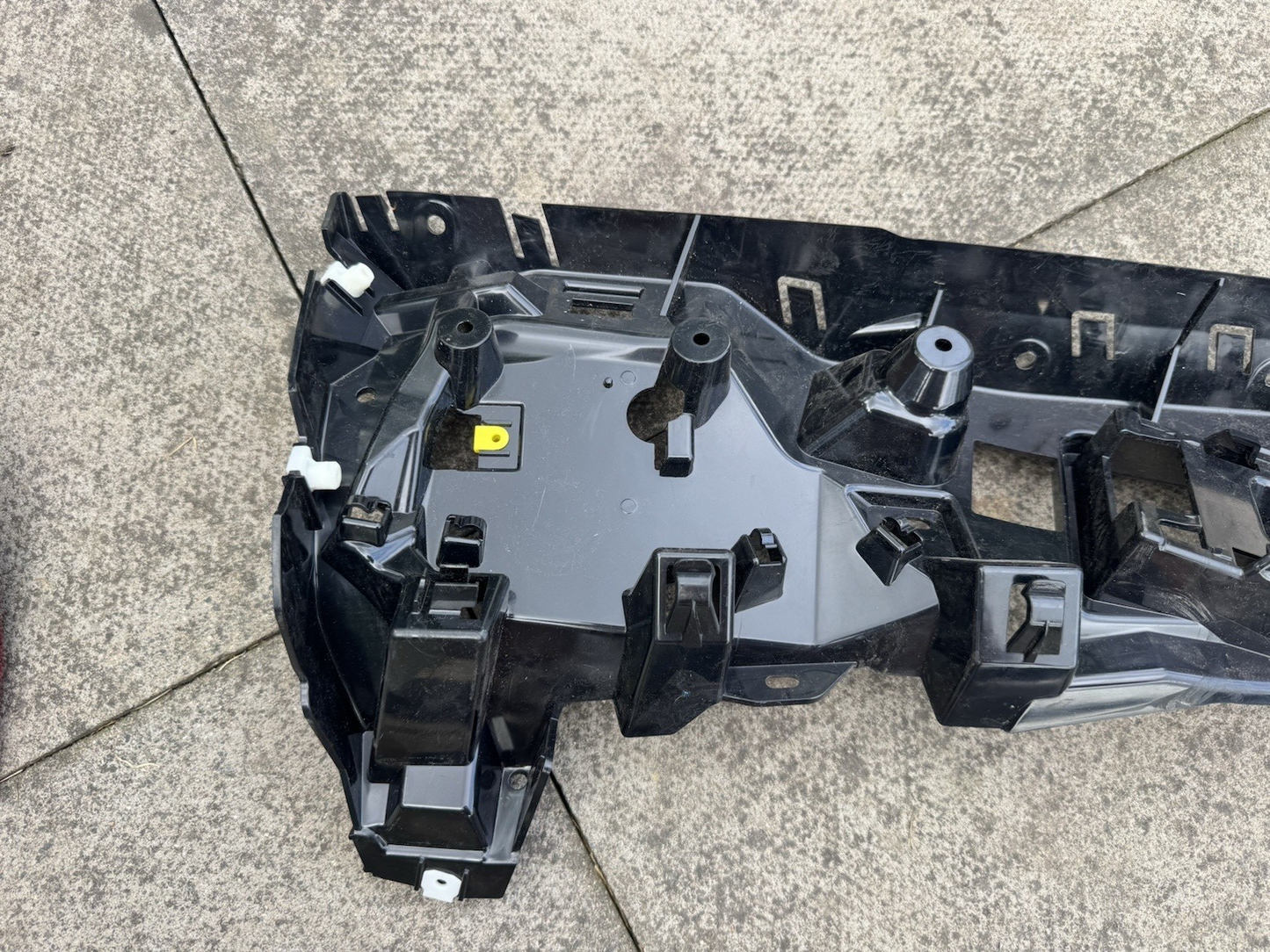 RANGE ROVER VOGUE REAR BUMPER Left Mounting Bracket L460 GENUINE M8E2-17A882-A