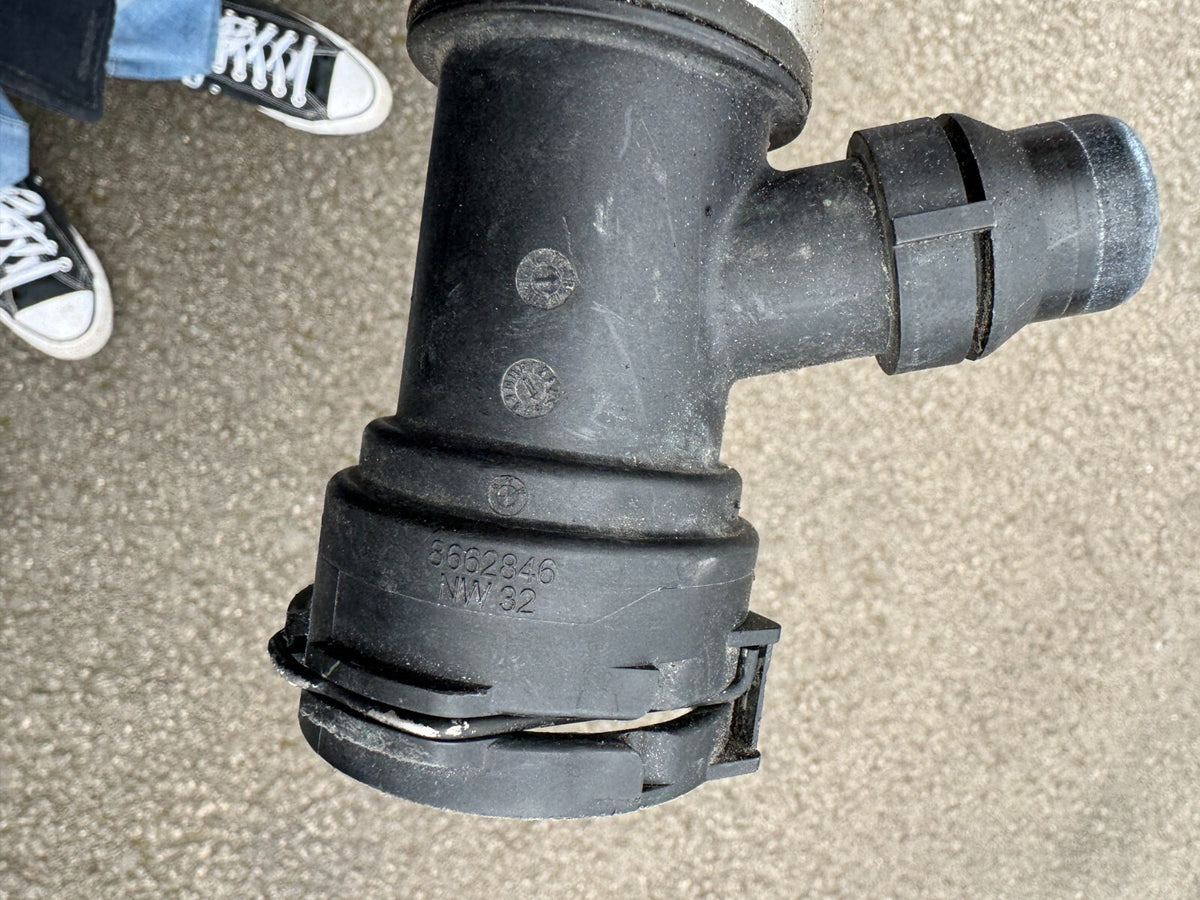 冷卻水管 軟管 8675281 BMW 2 系列 F22 2017 - 2019
