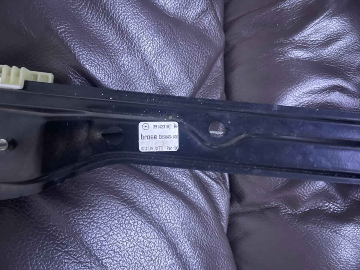 VAUXHALL ASTRA รางกระจกประตู หน้า RIGHT SIDE 39142316 MK7 K 2015 -2021