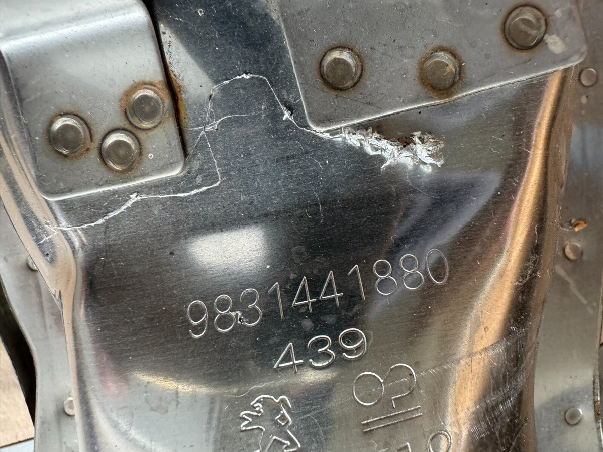 PEUGEOT 2008 ปลายท่อไอเสีย ขวา 9831441880 ของแท้มือสอง