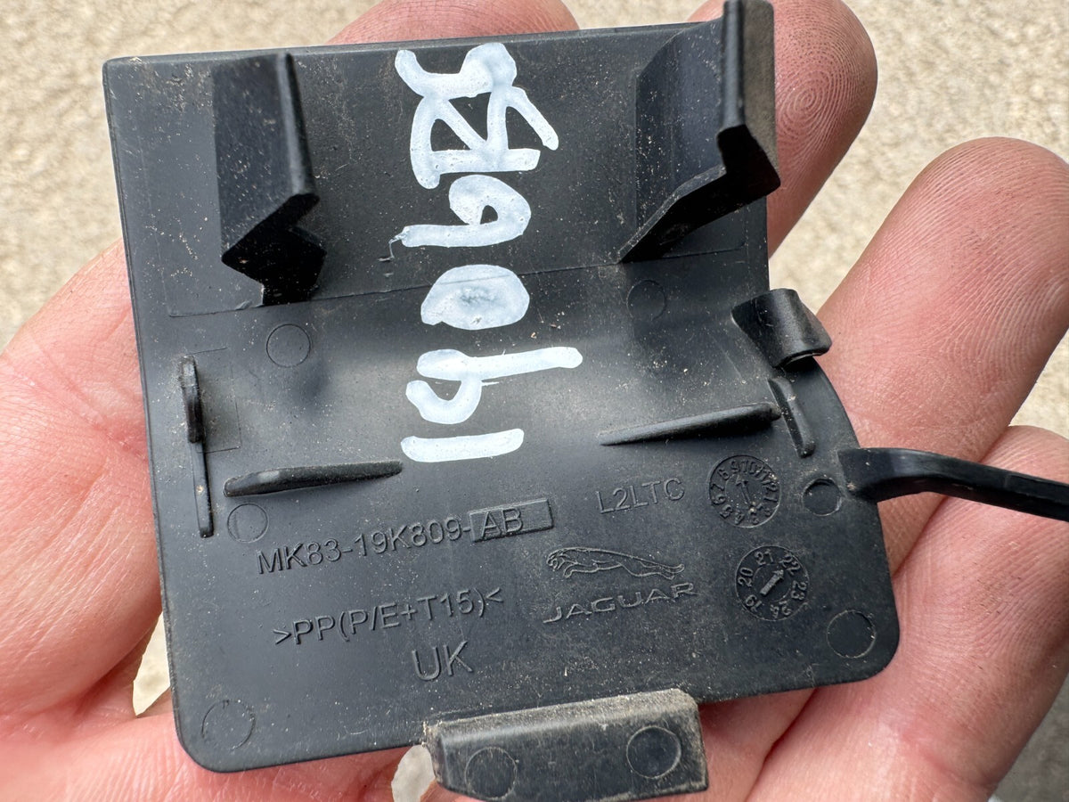 GENUINE JAGUAR F PACE 2021+ ฝาปิดช่องลากรถกันชนหลัง สีดำ MK8319K809AB