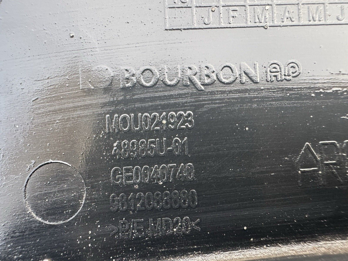 CITROEN C3 MK3 リア左 フェンダーアーチモール 助手席側 9812088880 2019