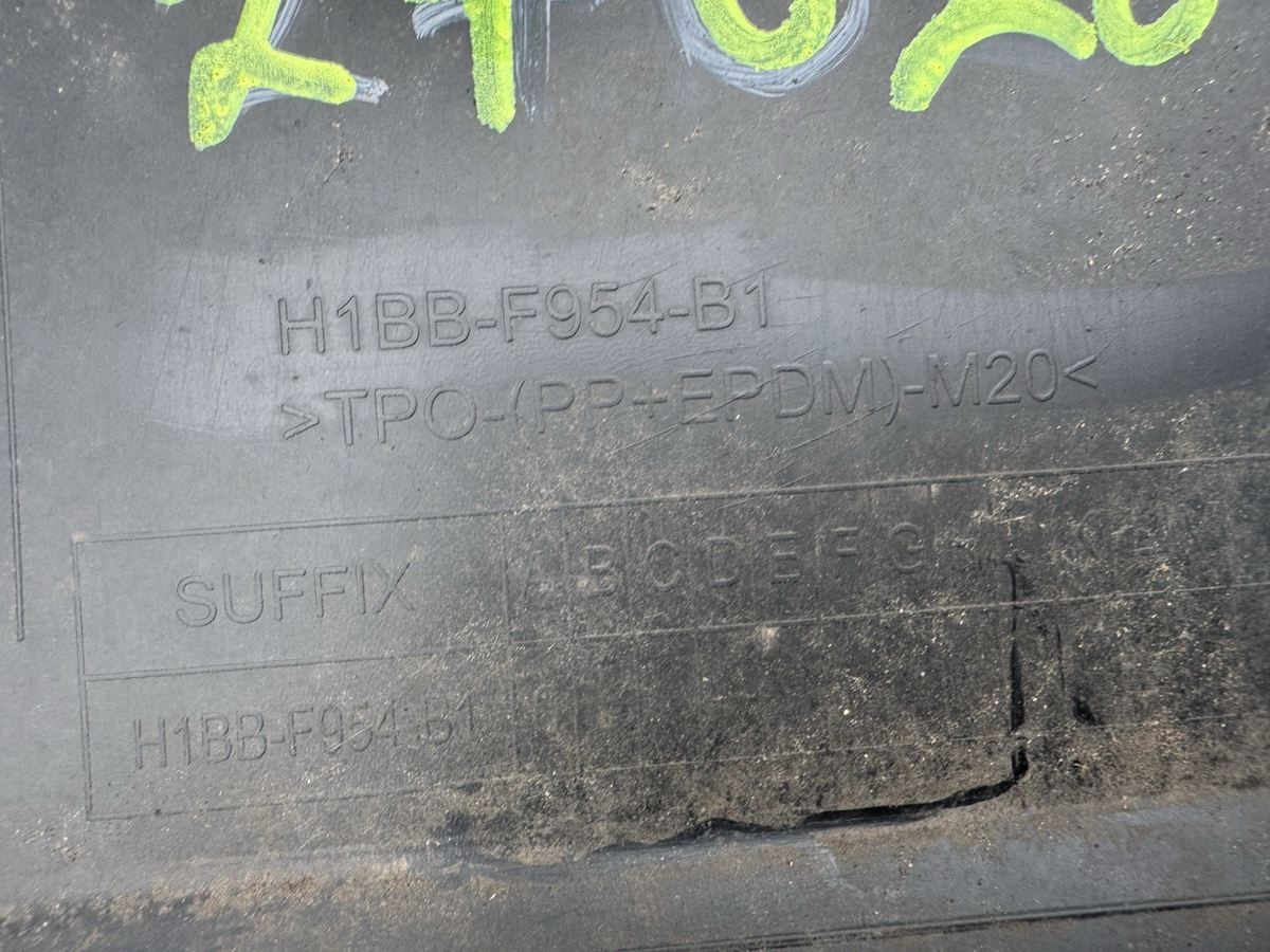 FORD FIESTA MK8 リアバンパー ロアパーツ H1BB-F954-B1 2017-2021 AP68