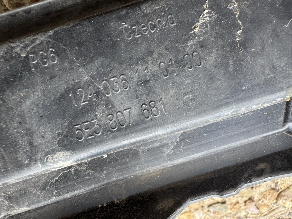 กระจังหน้ากันชนหน้า ด้านซ้าย Skoda Octavia 2020 ขึ้นไป 5E3807681C แท้