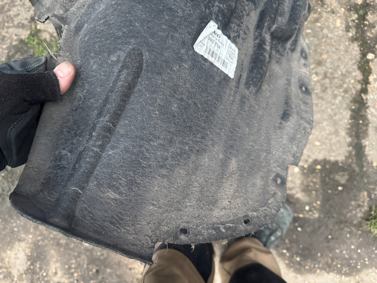 พลาสติกซุ้มล้อในกันโคลนหลังขวา แท้ Volvo S90 32392134