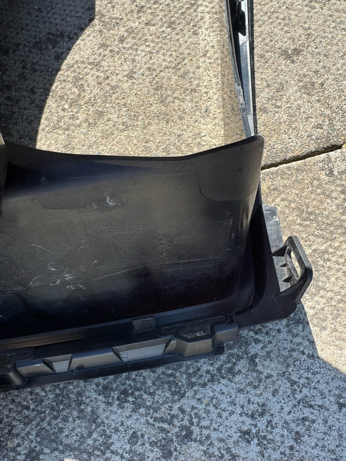 กรอบไฟหน้า ด้านซ้าย Land Rover Defender 20 ON L8B2-13C025-B L663