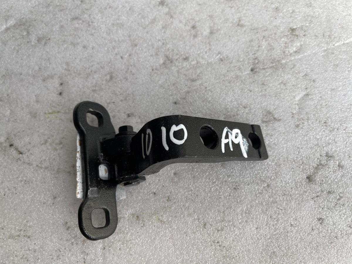 新品 VOLVO S90 MK2 フロント 左側 ドア下部ヒンジ 31442033 純正品
