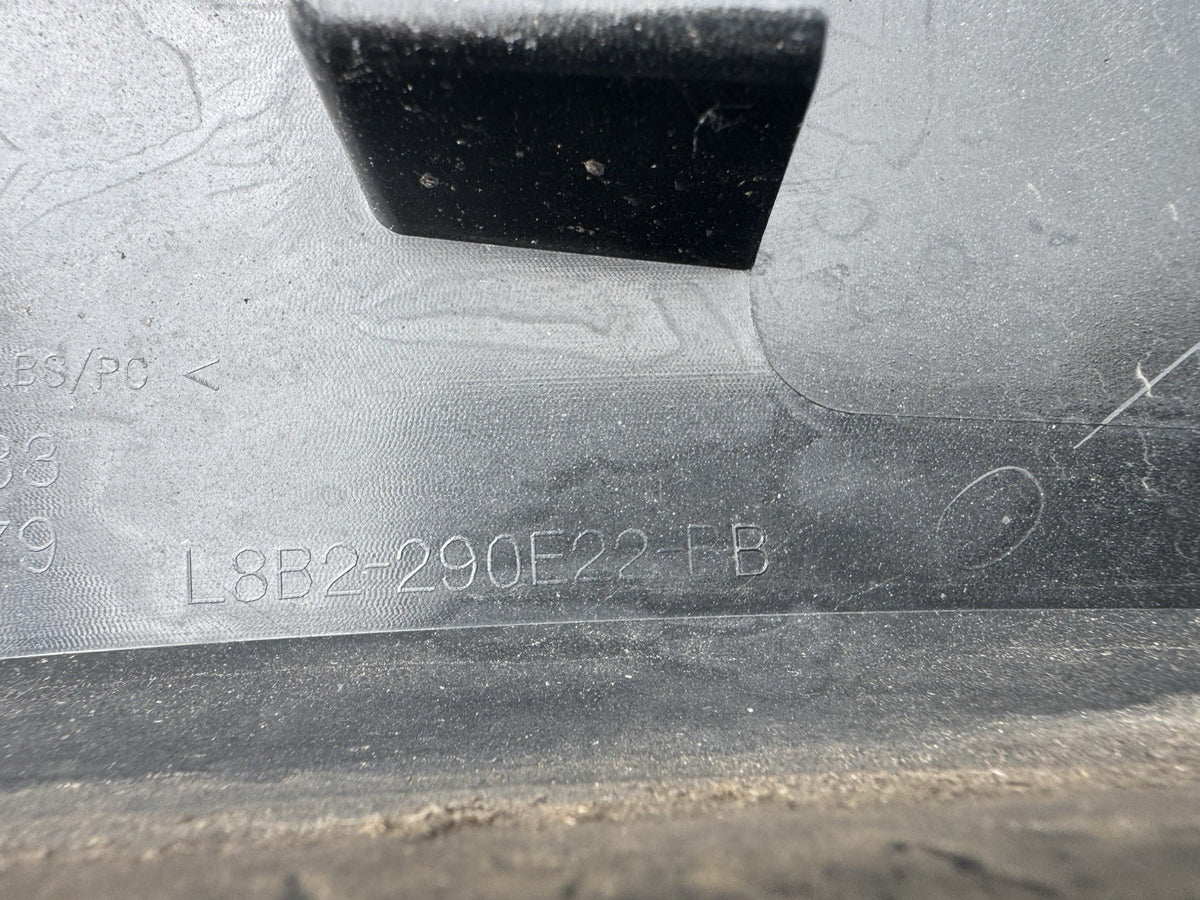 L8B2-290E22-BB Land Rover L663 2022 Defender 右後輪拱