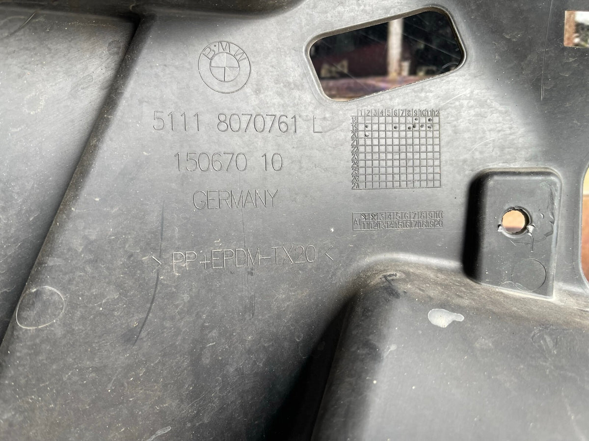 8070761 พลาสติกช่องลมกันชนซ้าย BMW แท้ 8' M8 F93