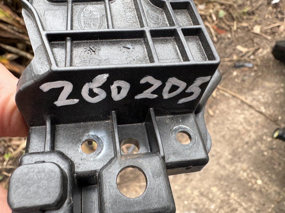 หูยึดบนไฟหน้าซ้าย LH แท้ RANGE ROVER SPORT L461 2022-2024