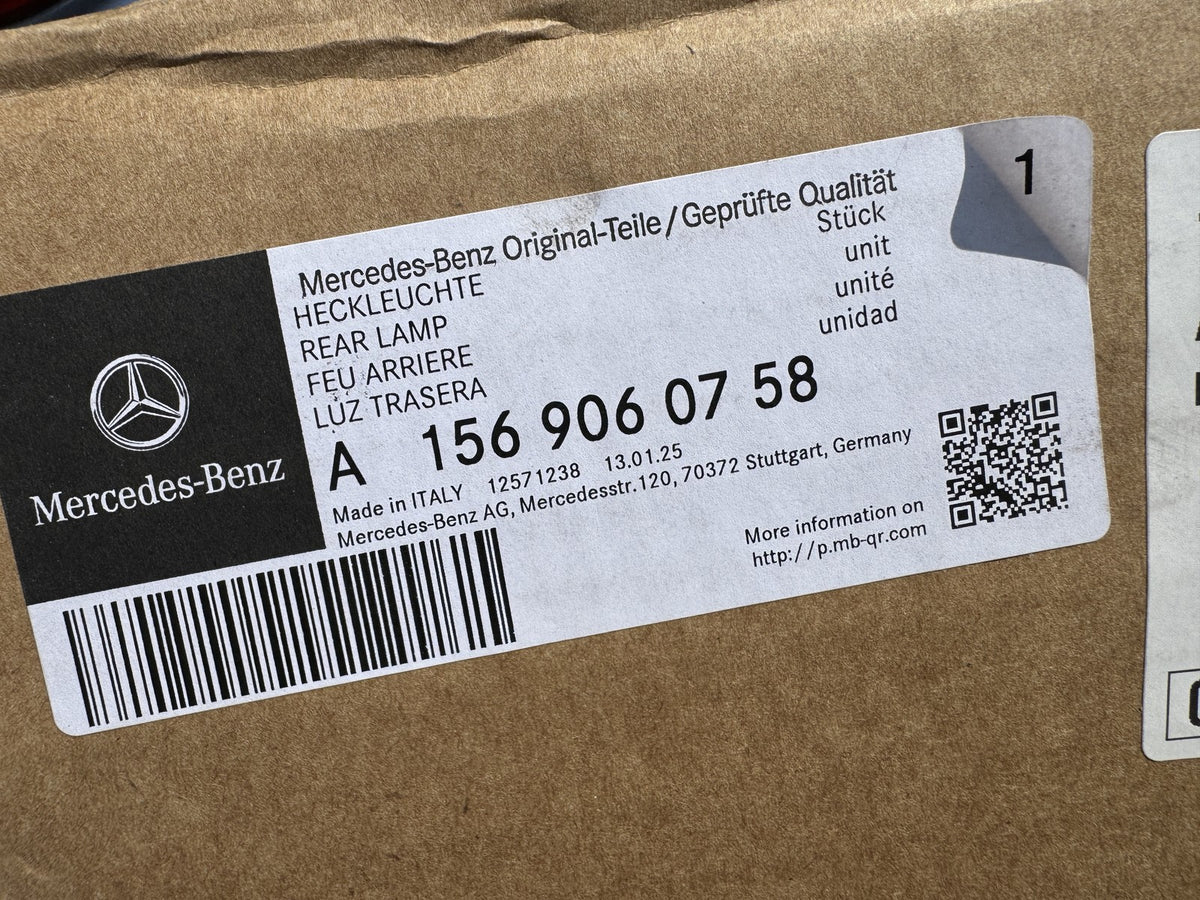 MERCEDES 原廠 GLA X156 2014-2019 左後外側尾燈 A1569060758