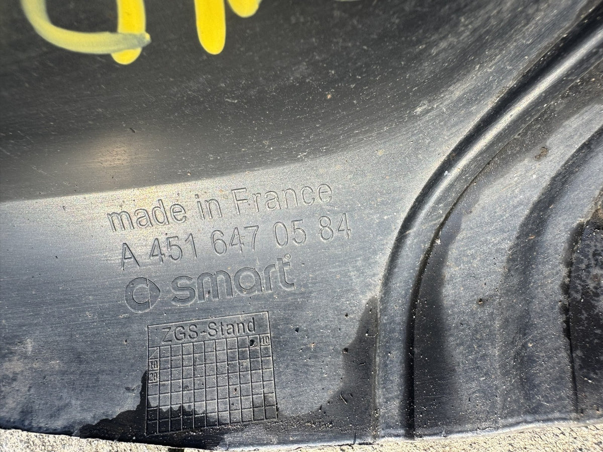 smart fortwo 451 2007-2014 คิ้วตะแกรงล่างกันชนหลัง A4516470584 มีรอยขีดข่วน