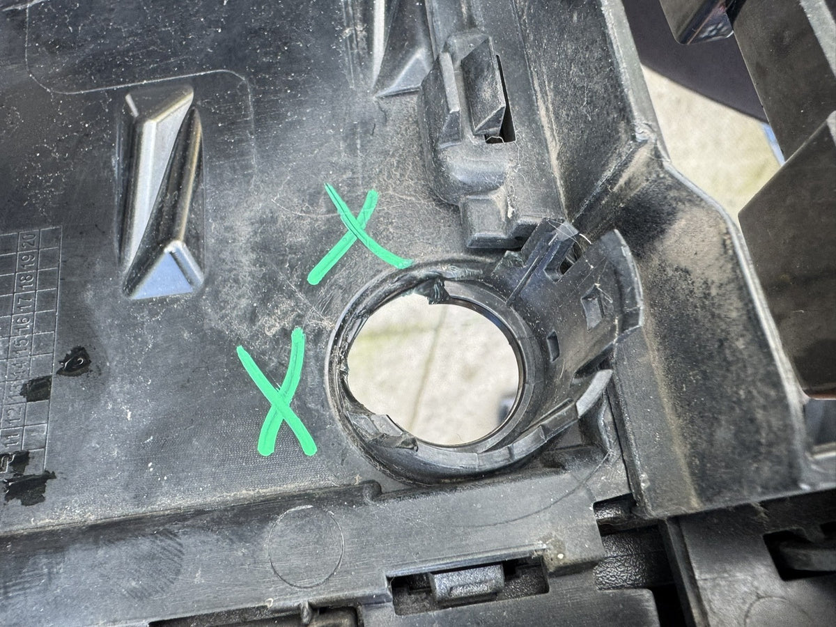 BMW i4 G26 2021-2024 前水箱護罩 雙腎型 51139463249 8738563 零件件