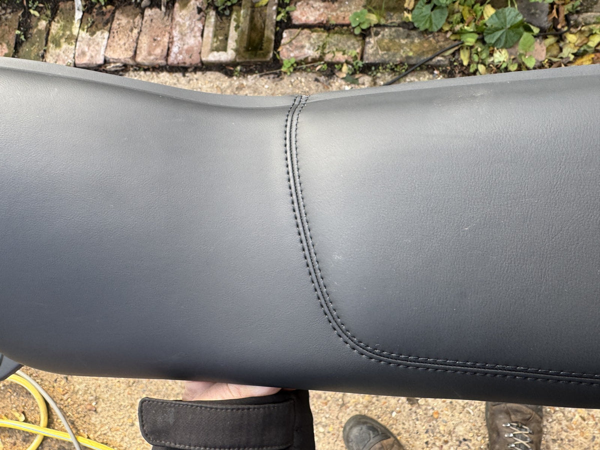 2024 Range Rover L460 2022-on Rear Seat Bolster Trim Right Ebony M8E2-02650