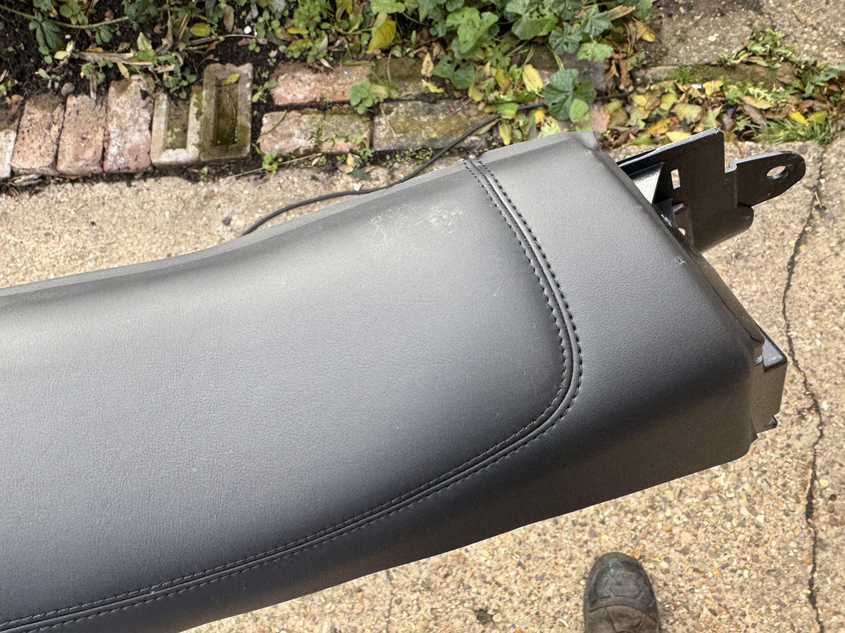 2024 Range Rover L460 2022-on Rear Seat Bolster Trim Right Ebony M8E2-02650