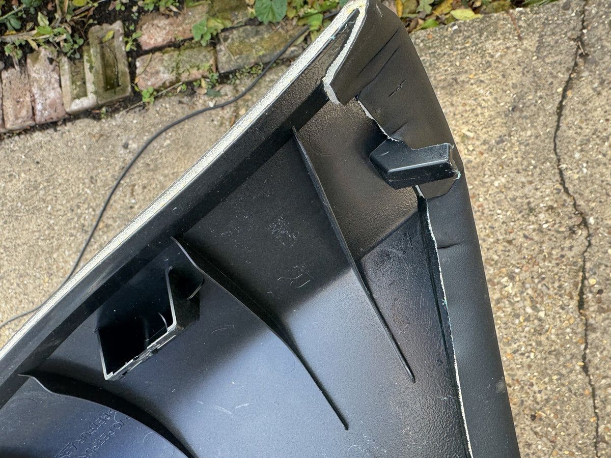 2024 Range Rover L460 2022-on Rear Seat Bolster Trim Right Ebony M8E2-02650