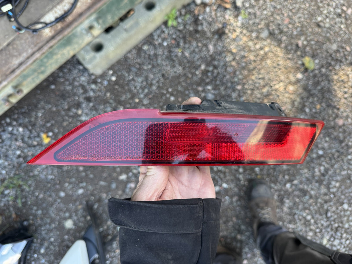 Land Rover Discovery 5 L462 Left Rear Bumper Reflector Fog Lamp LR082084
