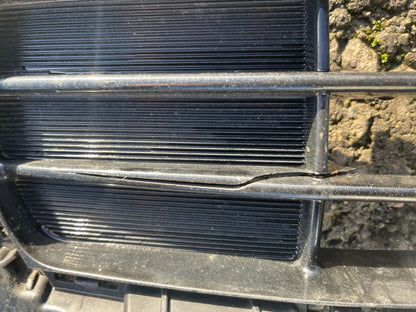 FOR KIA SPORTAGE FRONT BUMPER LOWER GRILL 2018   86569F1550 NEEDS REPAIR