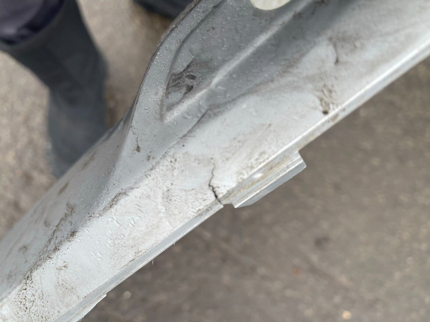 GENUINE KIA STONIC REAR BUMPER DIFFUSER 86665-H8410 2017-2020