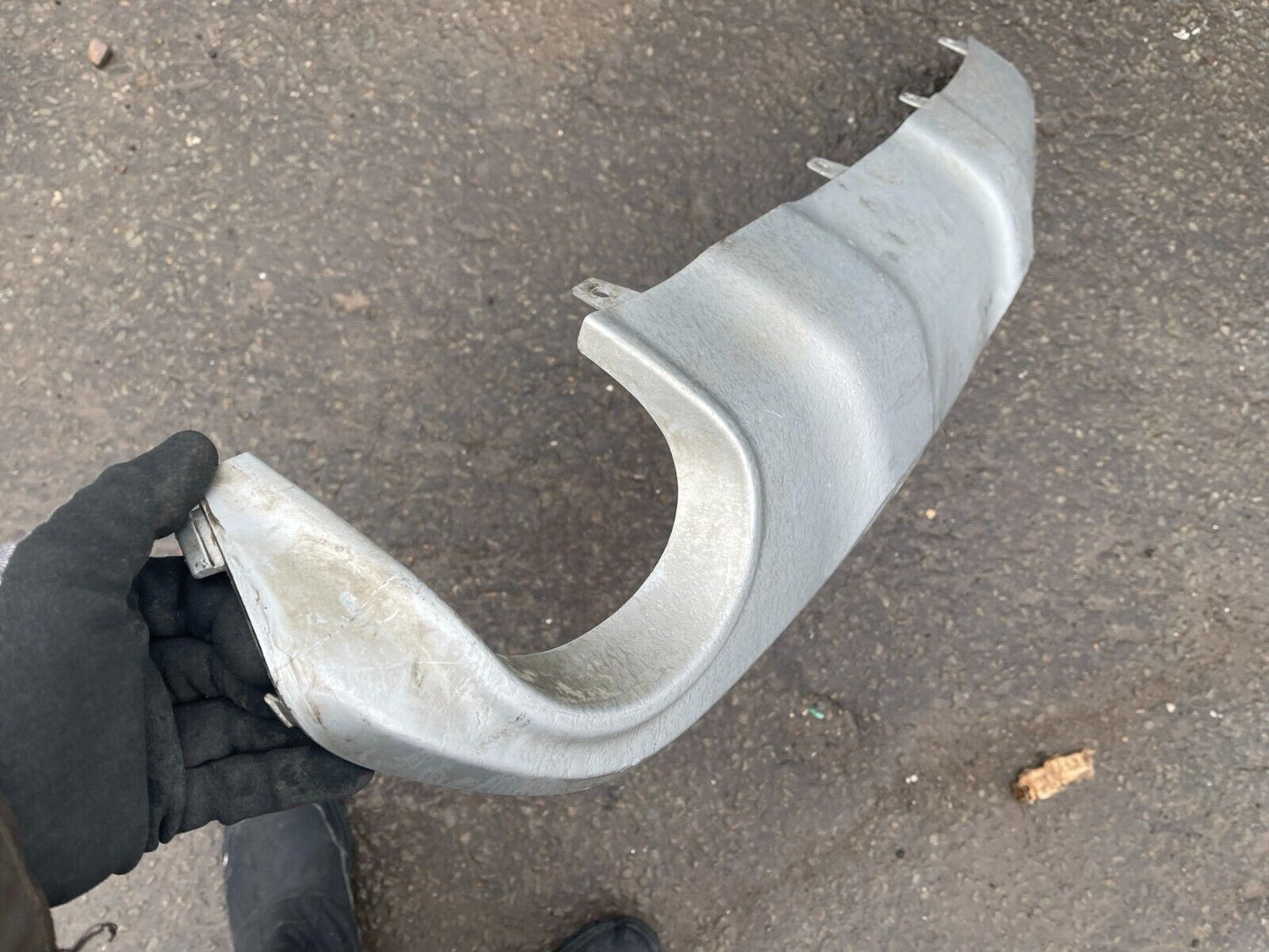 GENUINE KIA STONIC REAR BUMPER DIFFUSER 86665-H8410 2017-2020