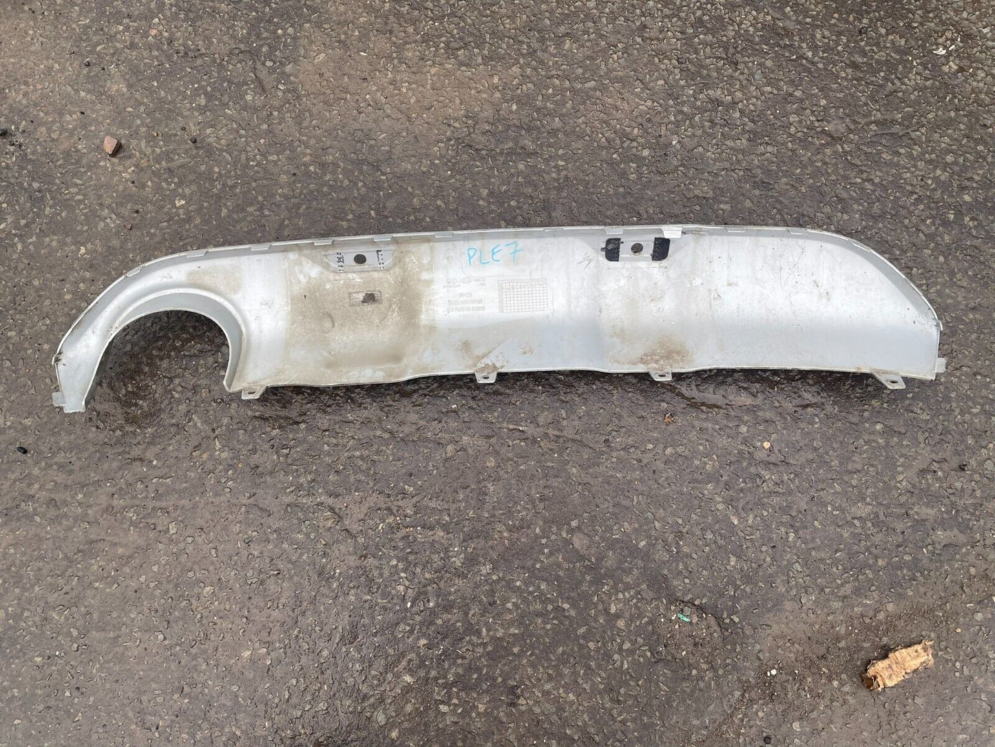 GENUINE KIA STONIC REAR BUMPER DIFFUSER 86665-H8410 2017-2020