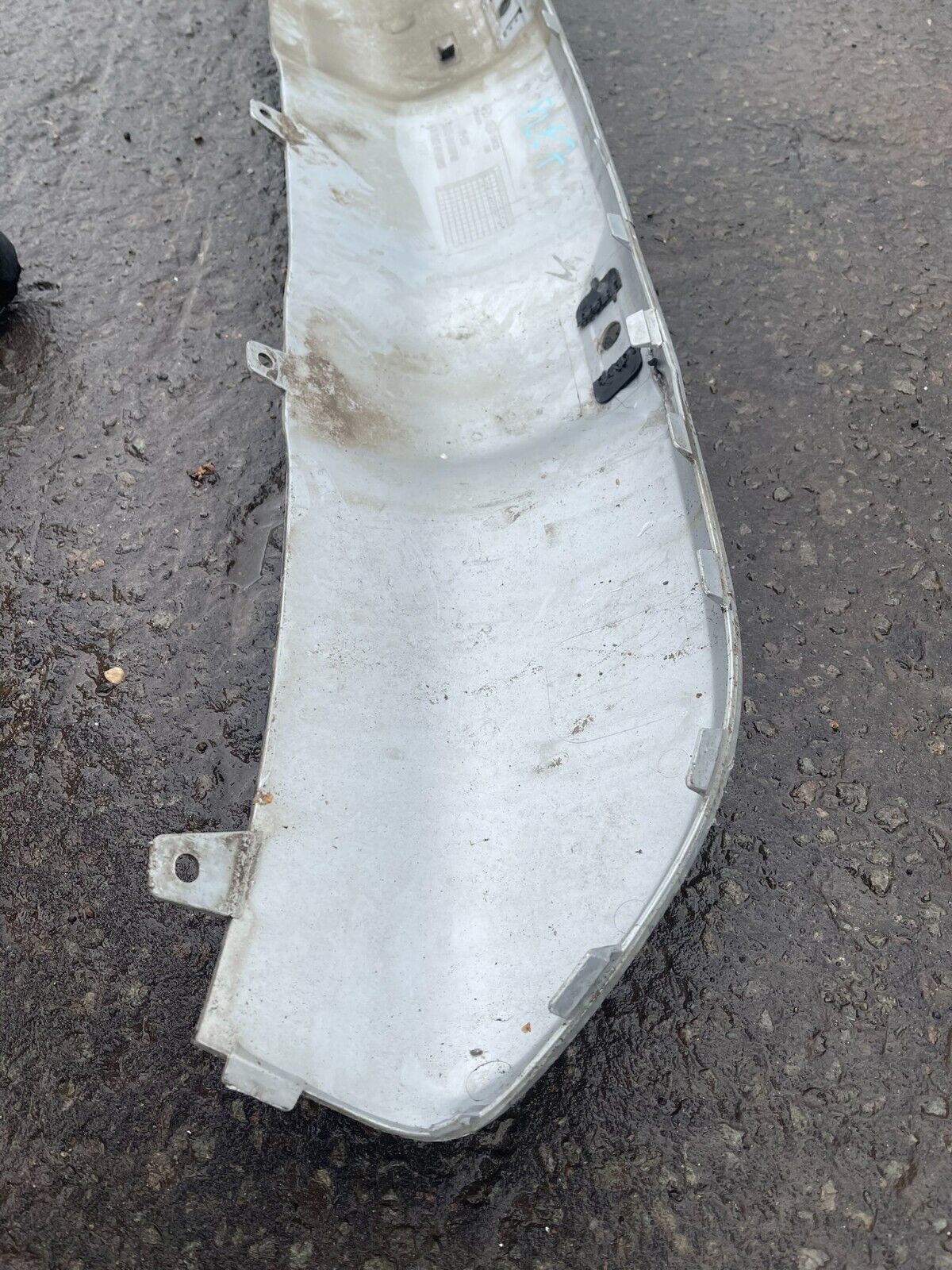 GENUINE KIA STONIC REAR BUMPER DIFFUSER 86665-H8410 2017-2020