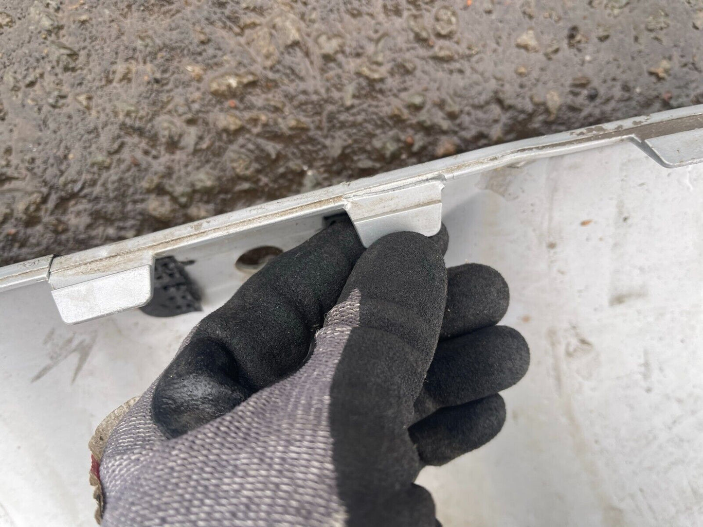 GENUINE KIA STONIC REAR BUMPER DIFFUSER 86665-H8410 2017-2020