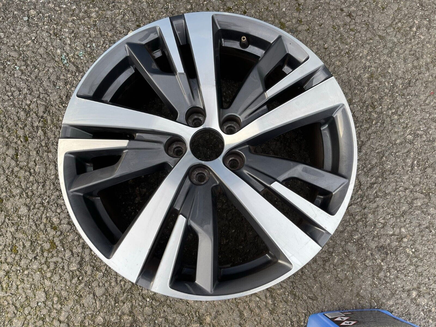 GENUINE PEUGEOT 3008 18 ALLOY WHEEL RIM BLACK DIAMOND CUT 9809687377