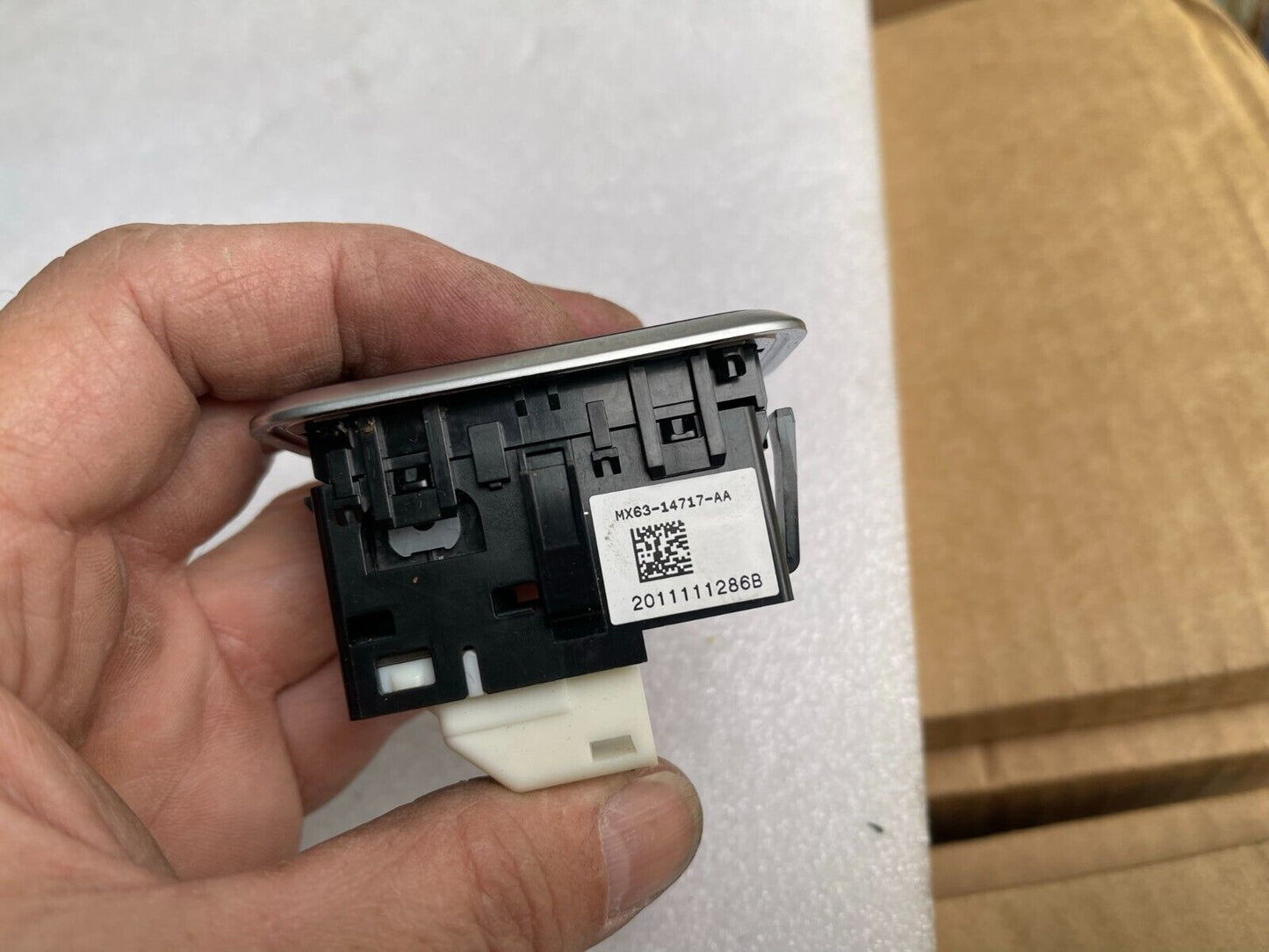 2020 JAGUAR F-PACE DOOR WINDOW SWITCH REGULATOR BUTTON FRONT OR REAR X761