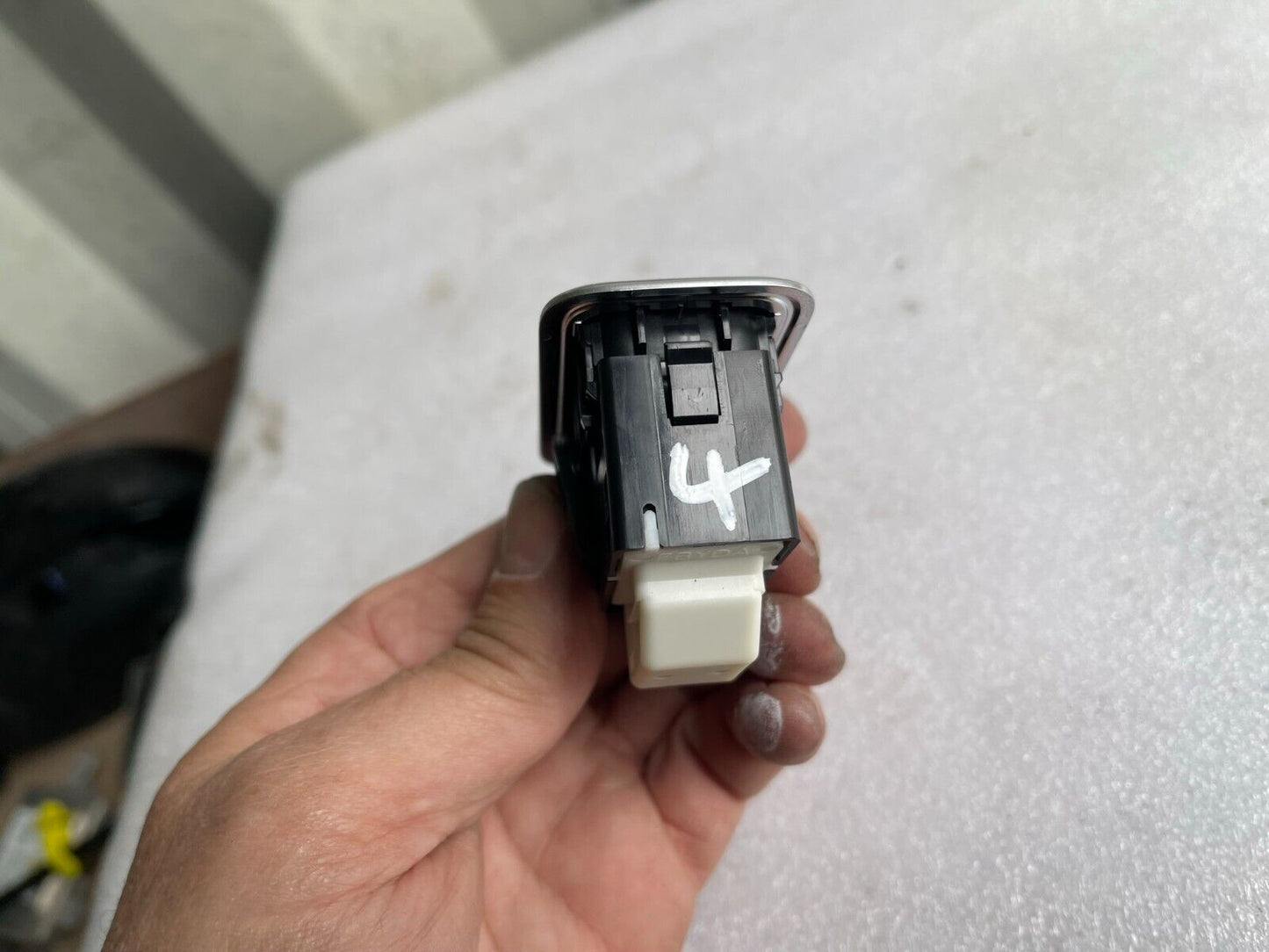 2020 JAGUAR F-PACE DOOR WINDOW SWITCH REGULATOR BUTTON FRONT OR REAR X761