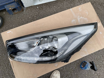 HYUNDAI IX35 N/S Passengers Left Front Headlight Headlamp 921012S670