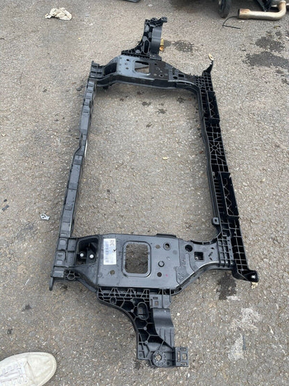 64101R2000 Eredeti Hyundai / KIA CARRIER ASSY ELSŐ VÉG MODUL SPORTAGE 2023 