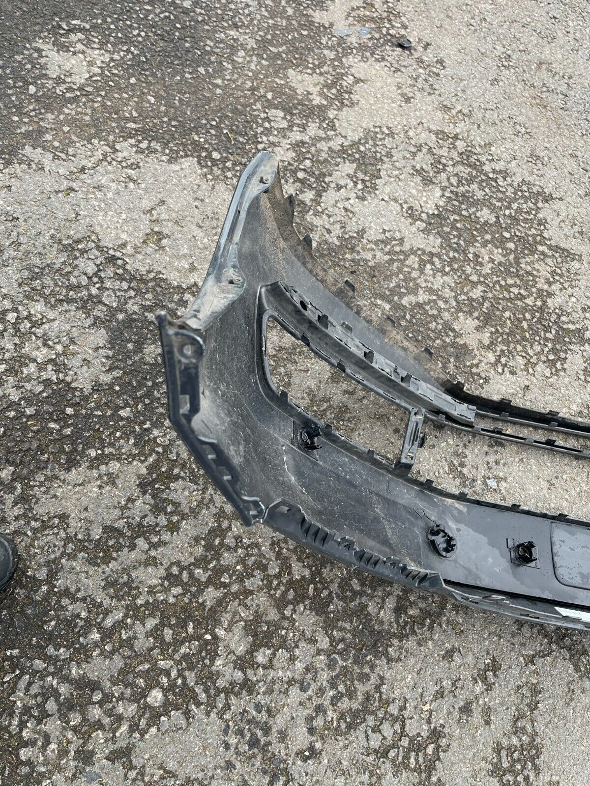 2021 VW Touran Front Bumper 2015 on 5TA807221AL Genuine DAMAGED