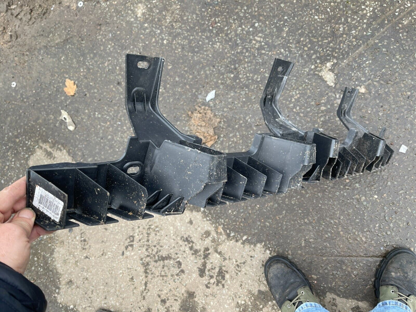 PEUGEOT 3008 MK2 P84 REAR MIDDLE CENTRE BUMPER MOUNT BRACKET 2018 9811280580