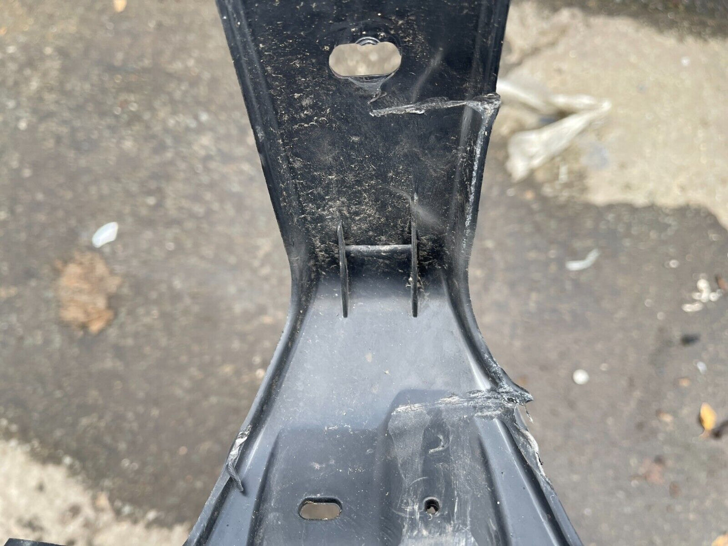 PEUGEOT 3008 MK2 P84 REAR MIDDLE CENTRE BUMPER MOUNT BRACKET 2018 9811280580